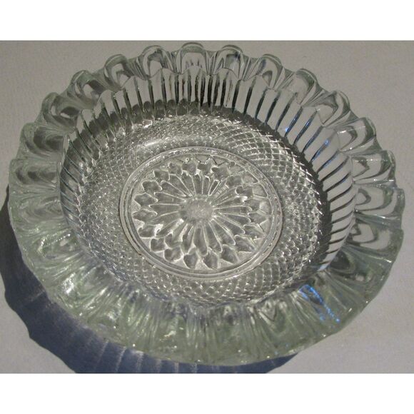 VINTAGE MCM CUT GLASS ASHTRAY CRYSTAL? CLEAR GLASS TRINKET DISH - Picture 1 of 5